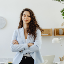 Ana López – Administradora Financiera